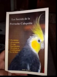 «Les secrets de la perruche calopsitte», un livre écrit par un éleveur patenté.