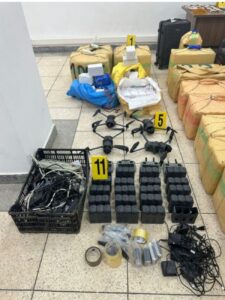 توقيف 8 اشخاص و حجز 700 كلغ من الشيرا  مجوهرات و طائرات مسيرة