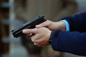 استعمال السلاح الوظيفي ضد شخص من ذوي السوابق القضائية باكادير